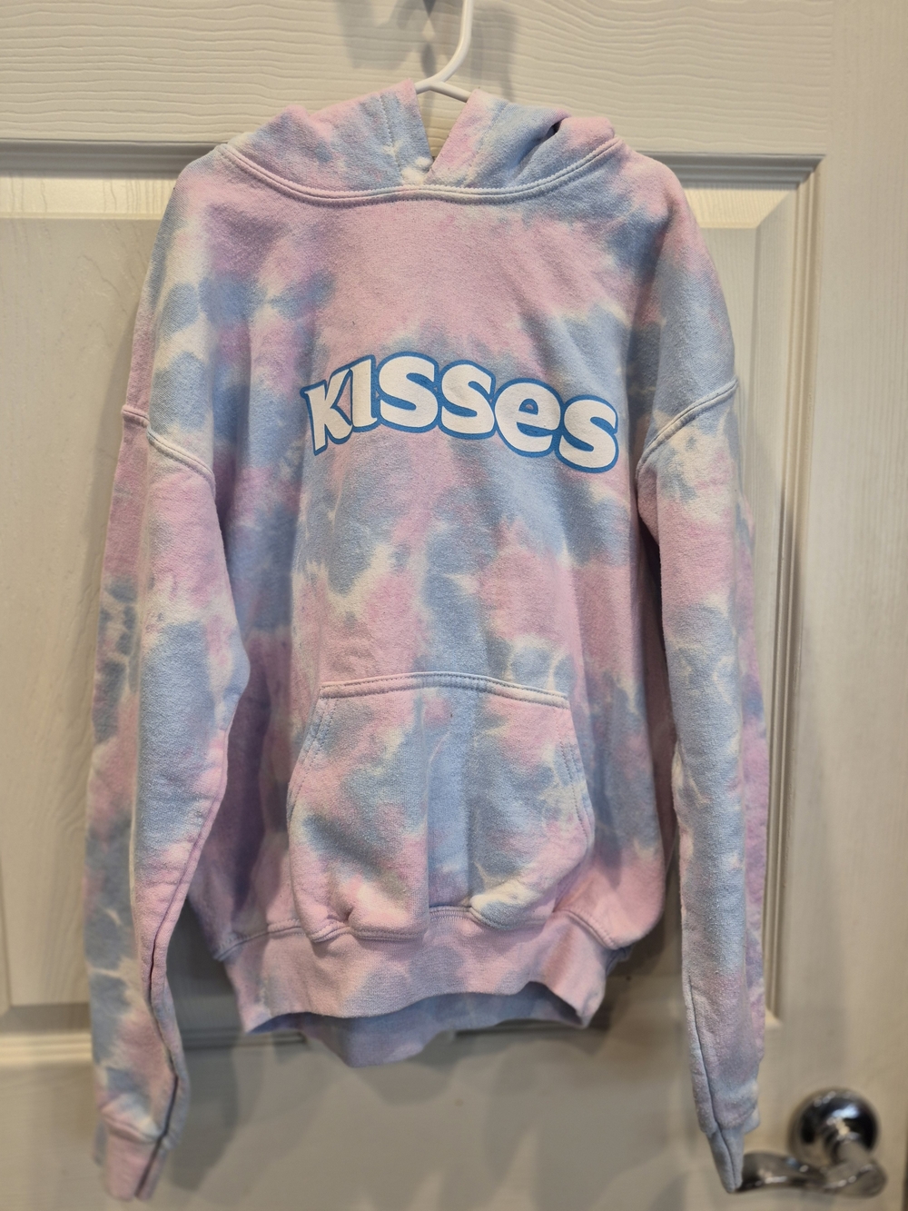 5/25 Gildan Pastel Tie-Dye 'KISSES' Hoodie - Pink & Blue